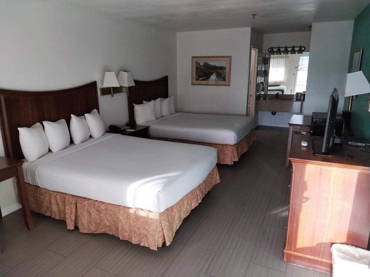 Queen Room Two Queen Beds Non-Smoking