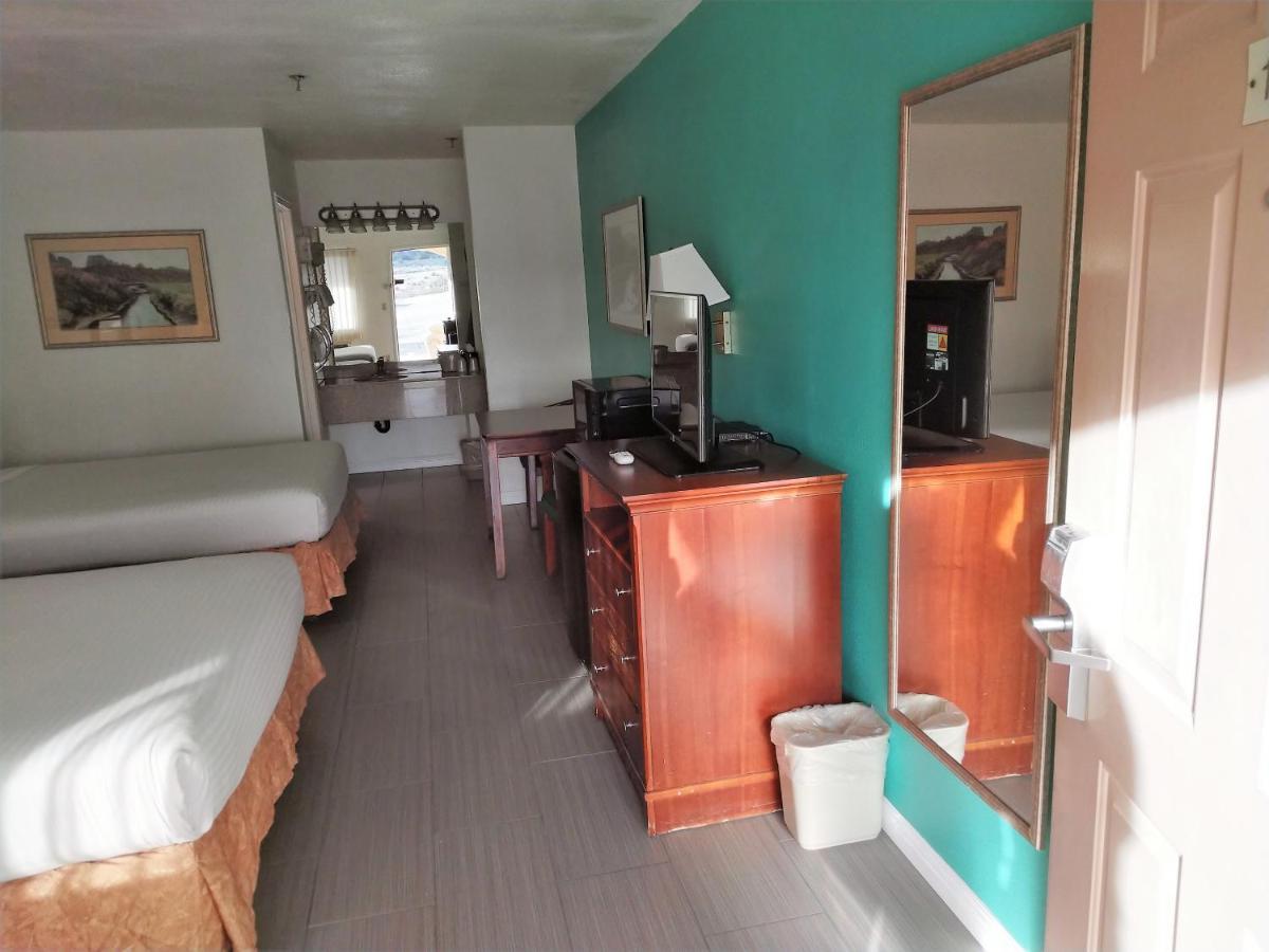 Queen Room Two Queen Beds Non-Smoking