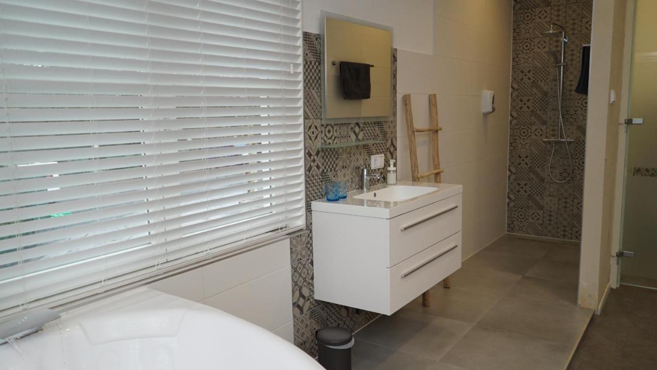 King Suite Spa Bath