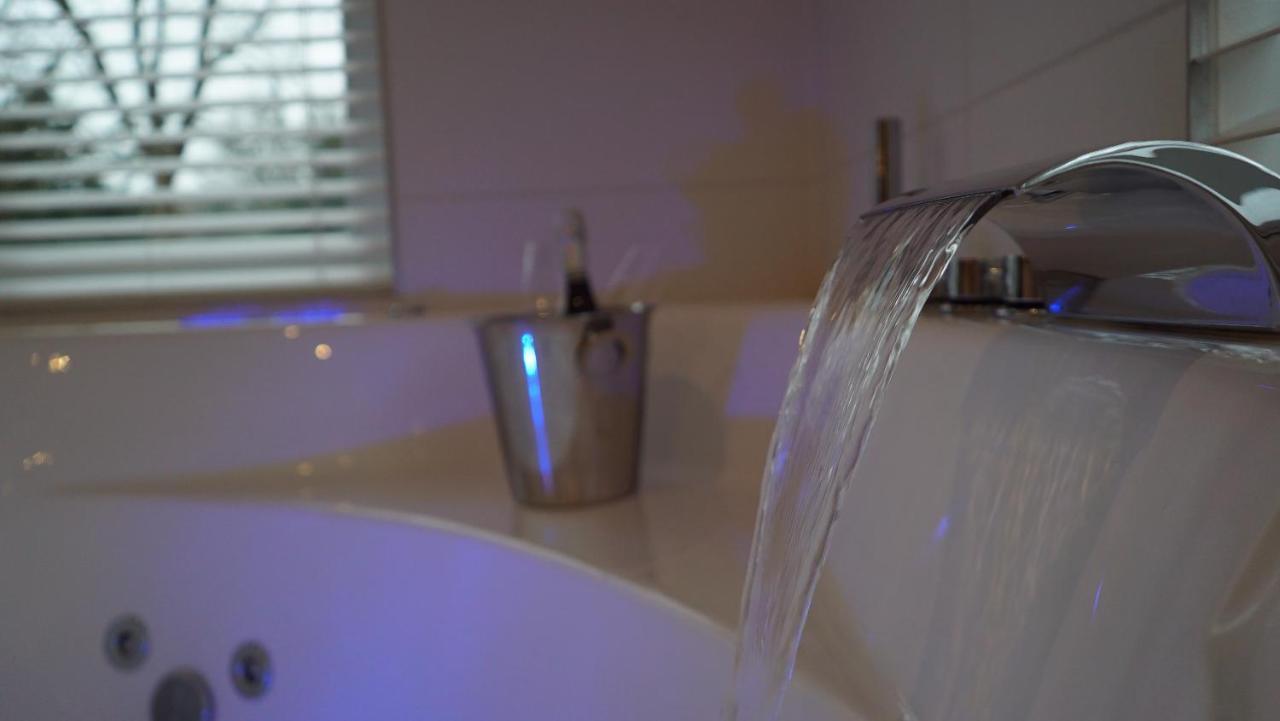 King Suite Spa Bath