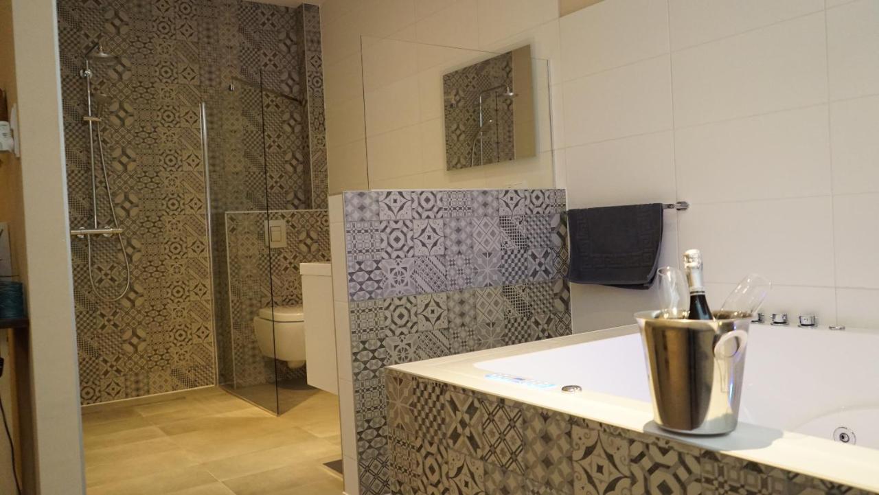 King Suite Spa Bath