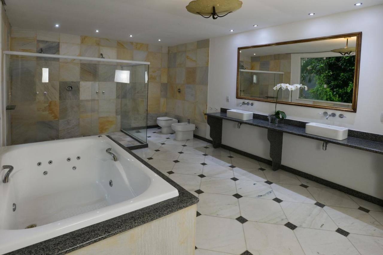 Quadruple Room Bath