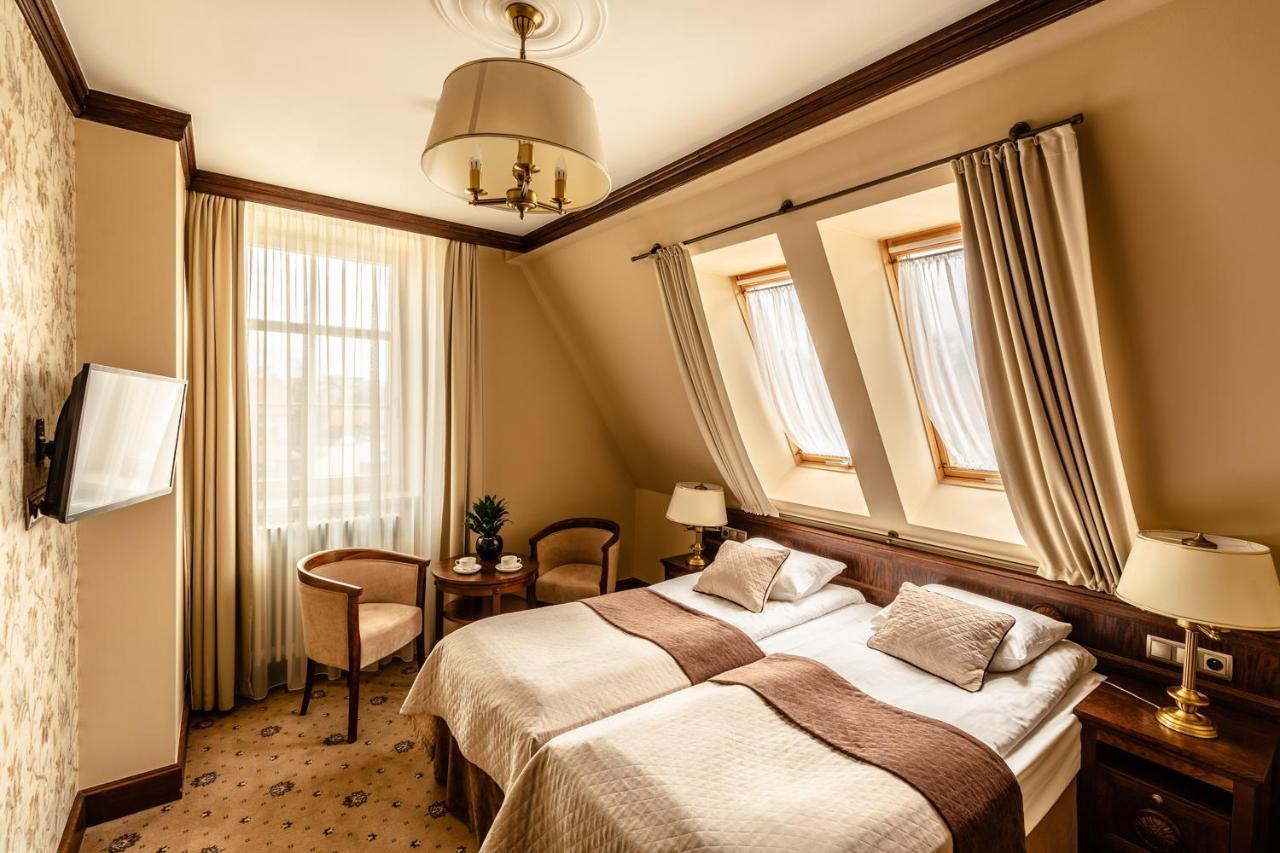 Standard Double or Twin Room Domek Ogrodnika building