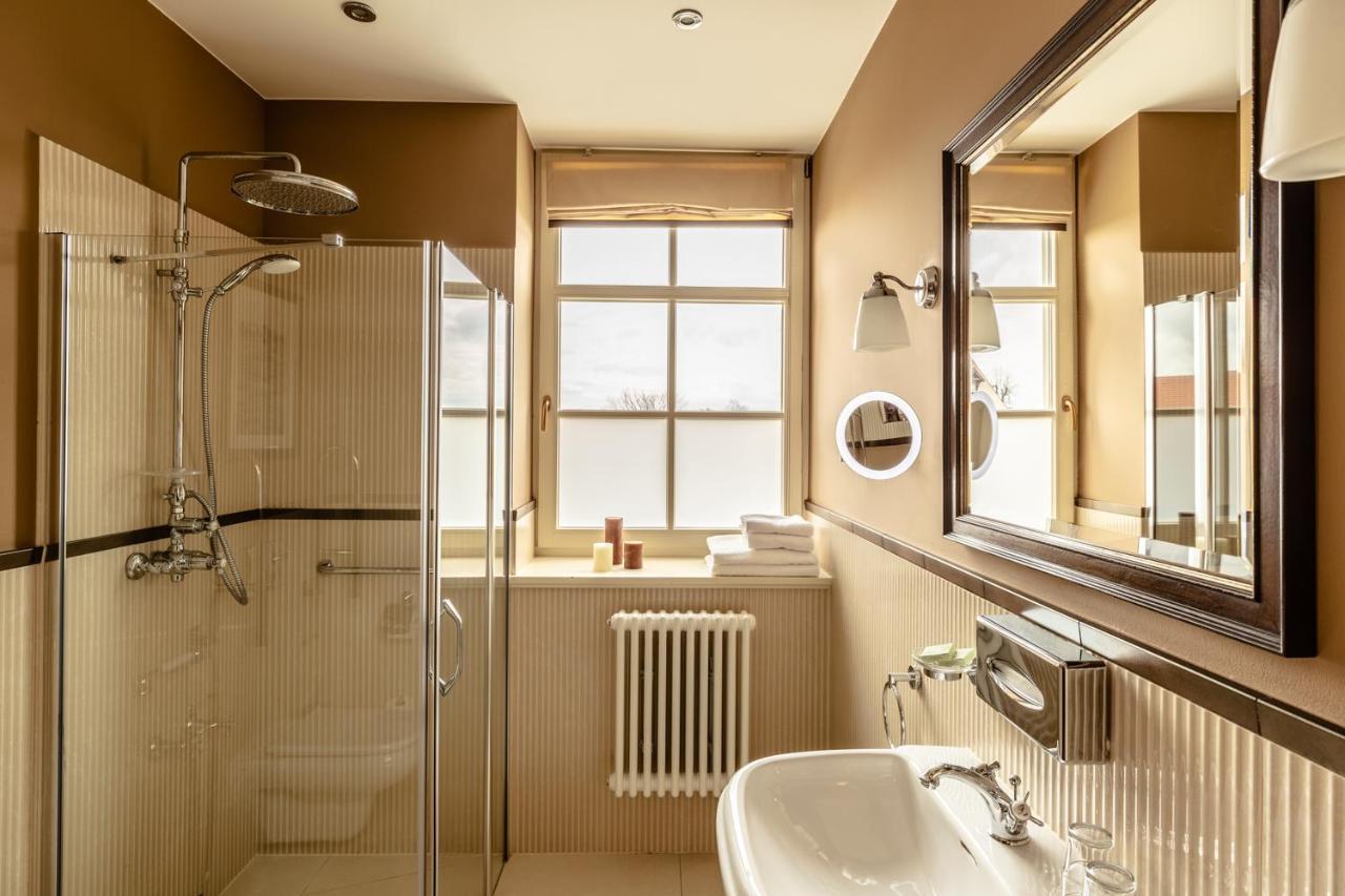 Standard Double or Twin Room Domek Ogrodnika building