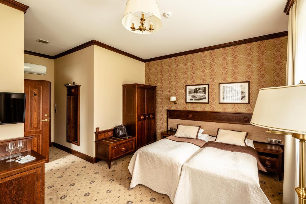 Superior Double or Twin Room Domek Ogrodnika building