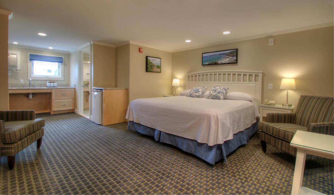 Ocean view. King bed. Oceanside Building.