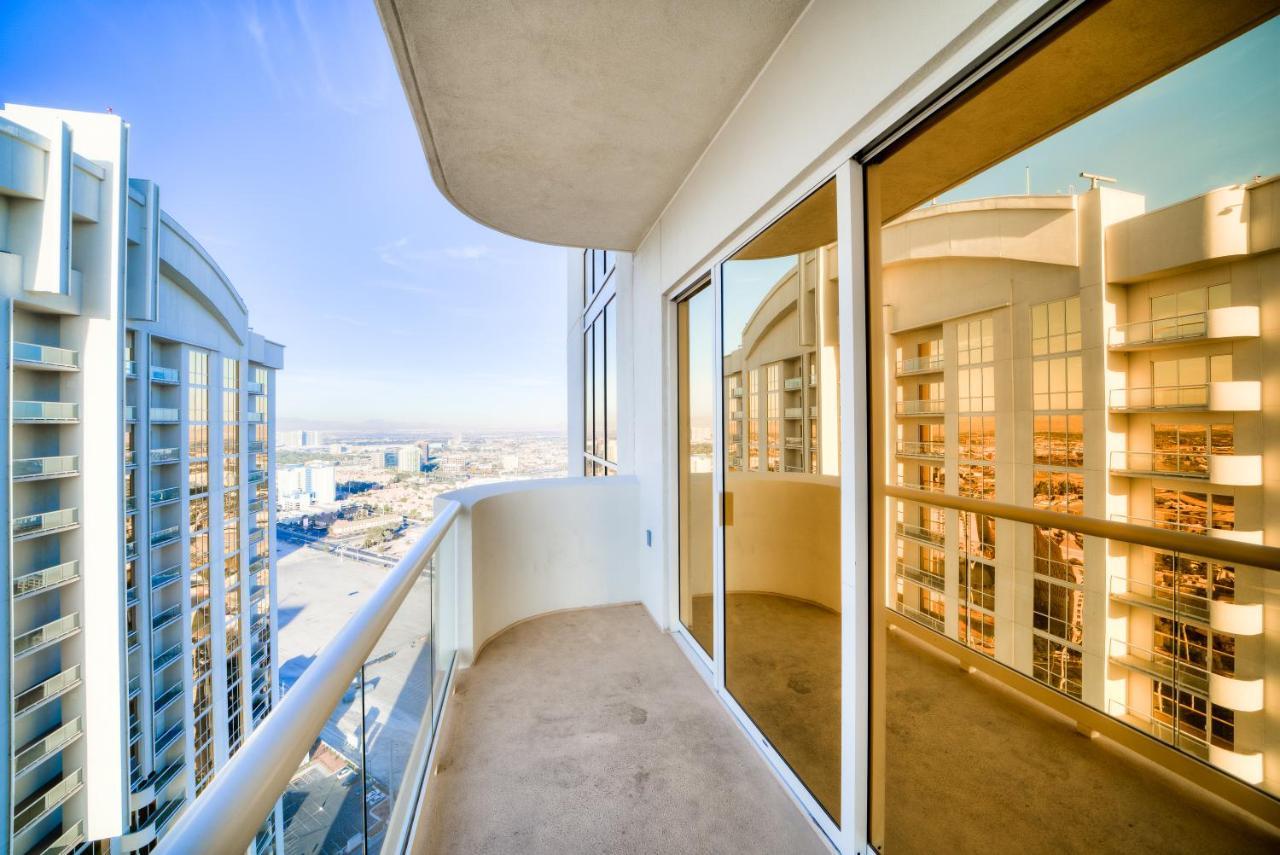 One-Bedroom Balcony Suite Mountain View