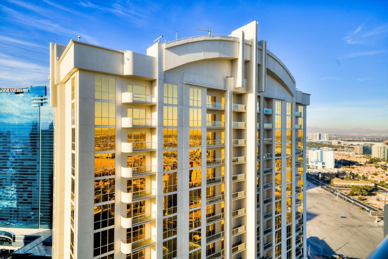 One-Bedroom Balcony Suite Mountain View
