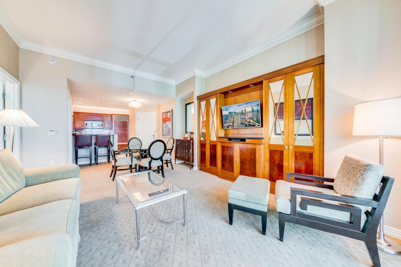 One-Bedroom Balcony Suite Mountain View