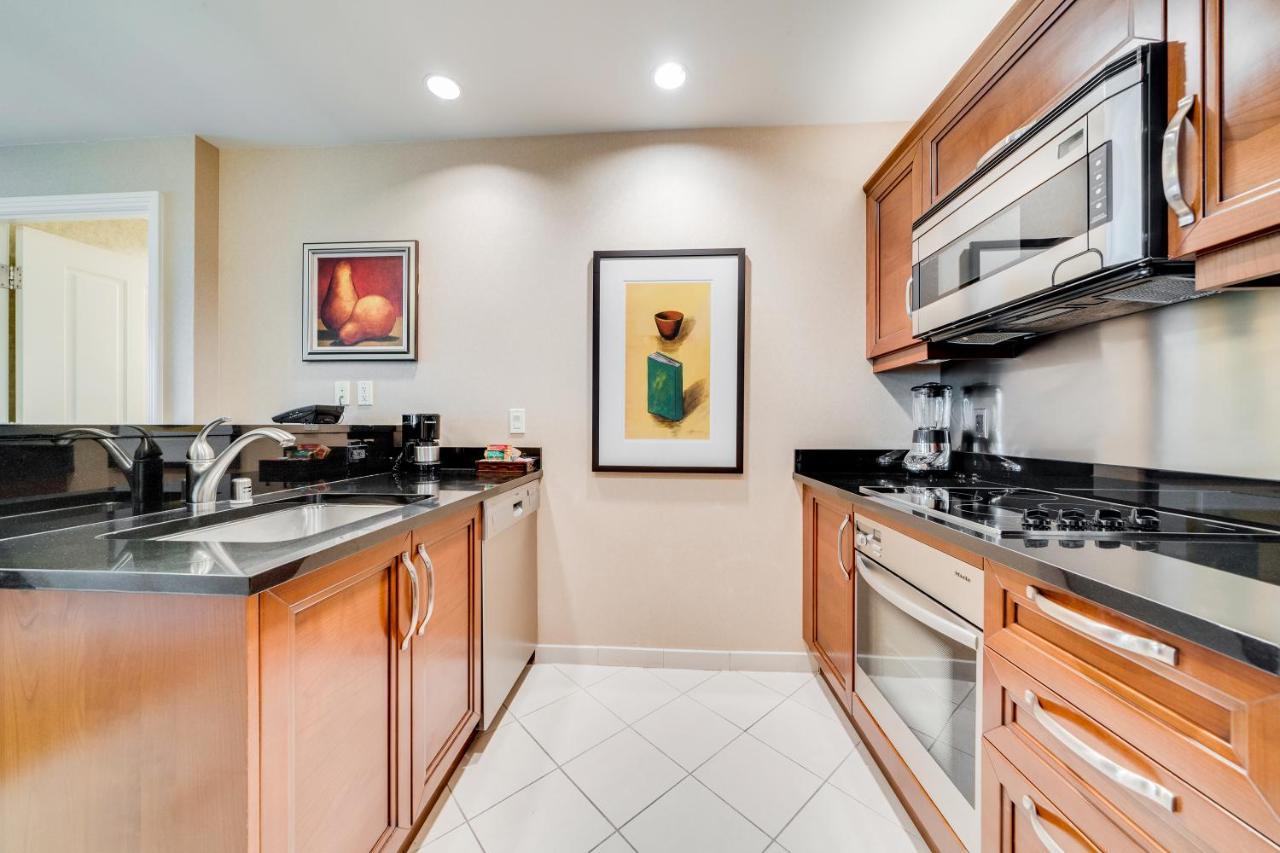 One-Bedroom Balcony Suite Mountain View