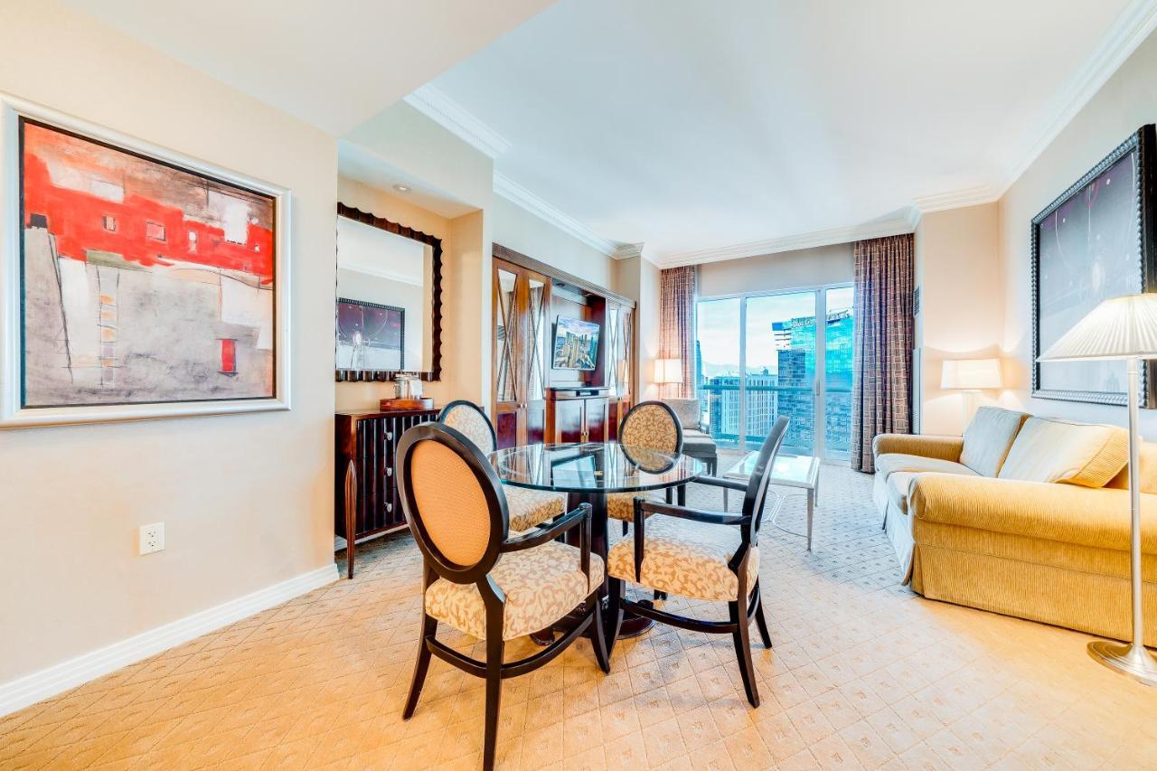 One-Bedroom Balcony Suite Mountain View