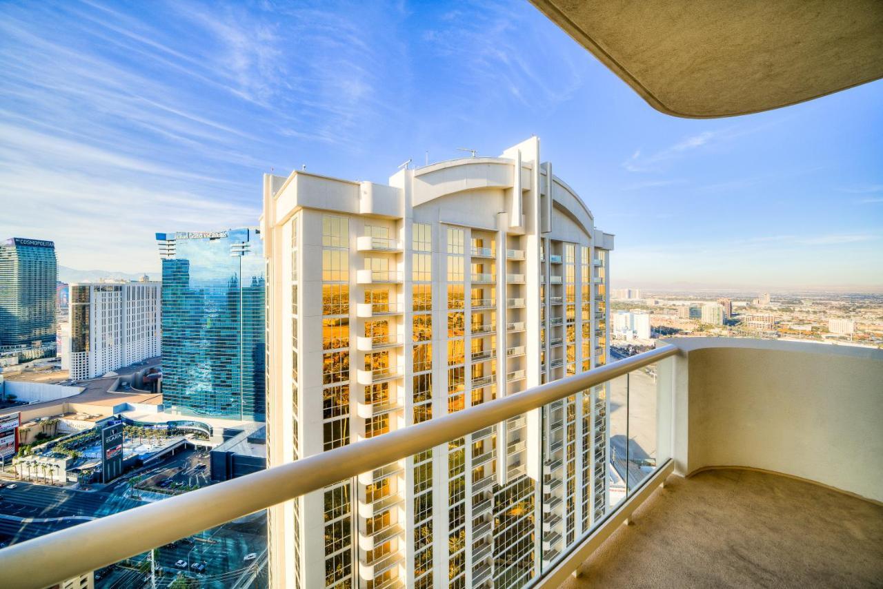 One-Bedroom Balcony Suite Mountain View