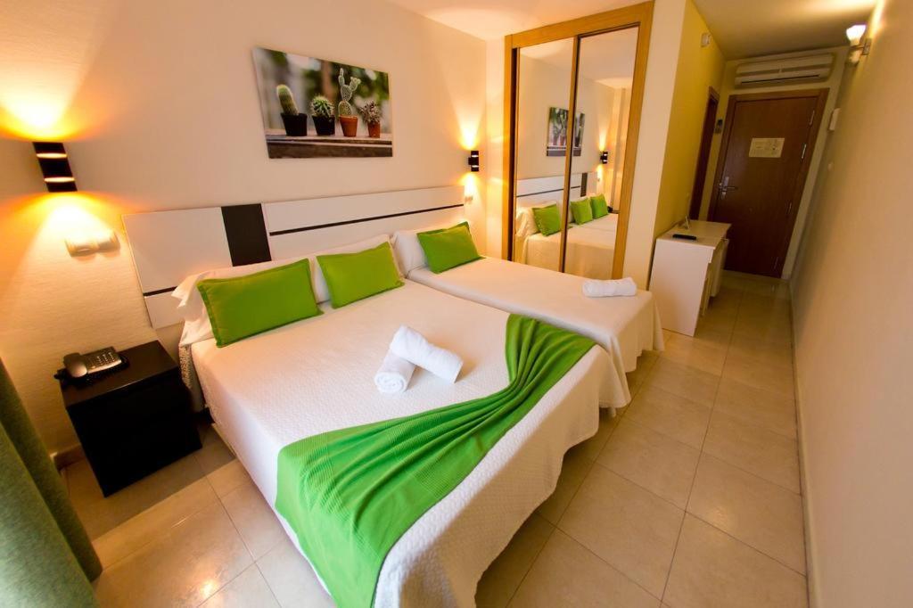 Triple Room Private Bathroom