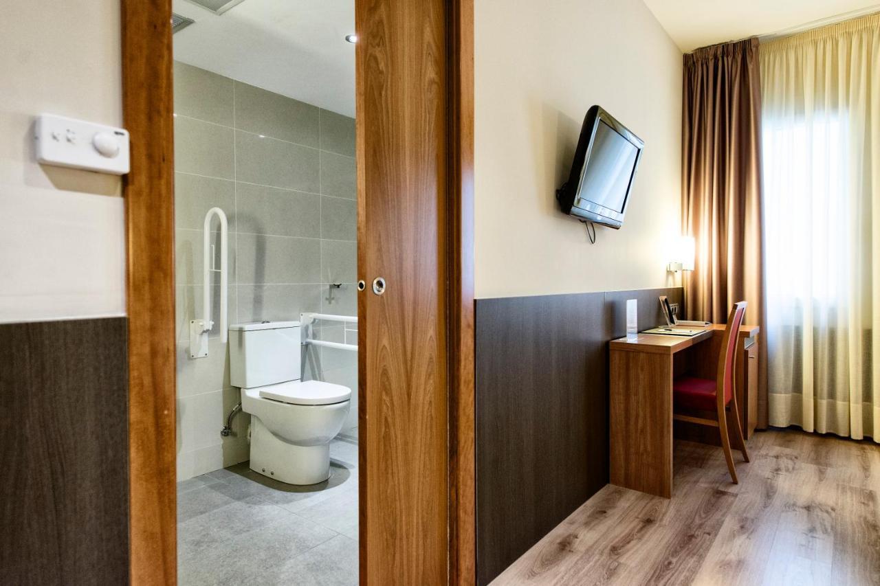 Double or Twin Room Disability Access