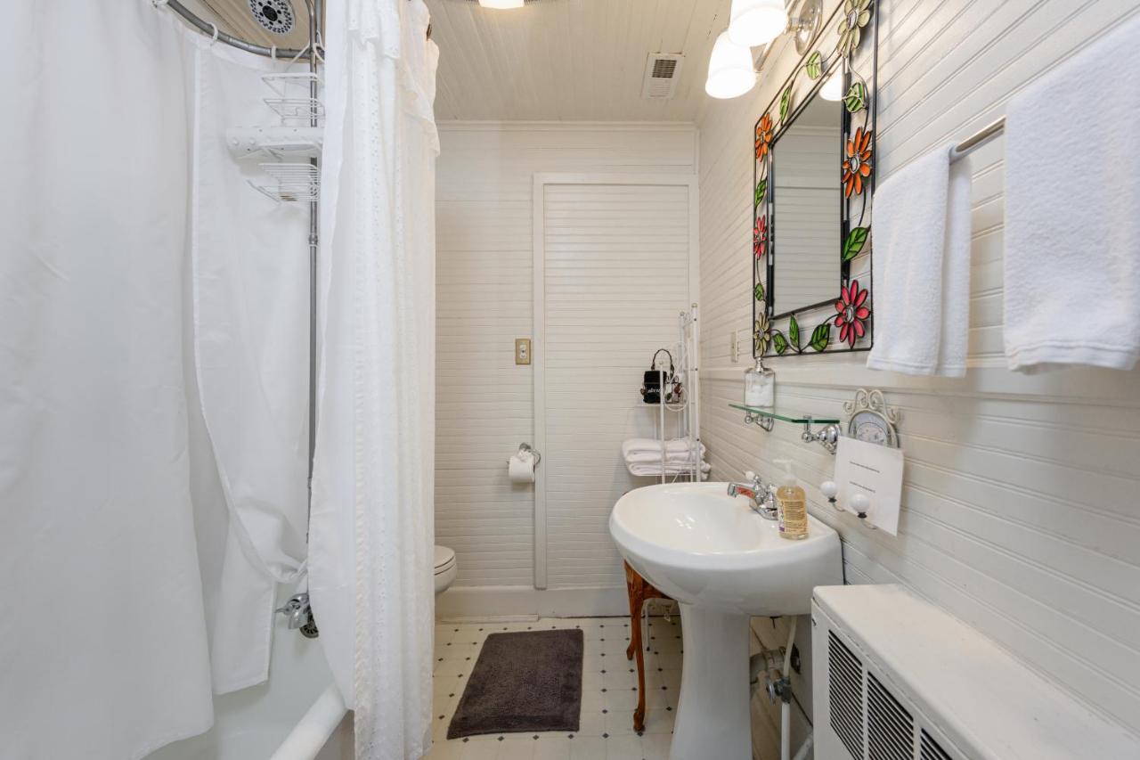 Queen Room # 4