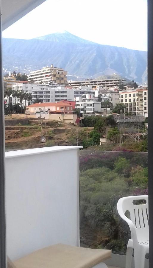 Estudio con vistas a las montañas