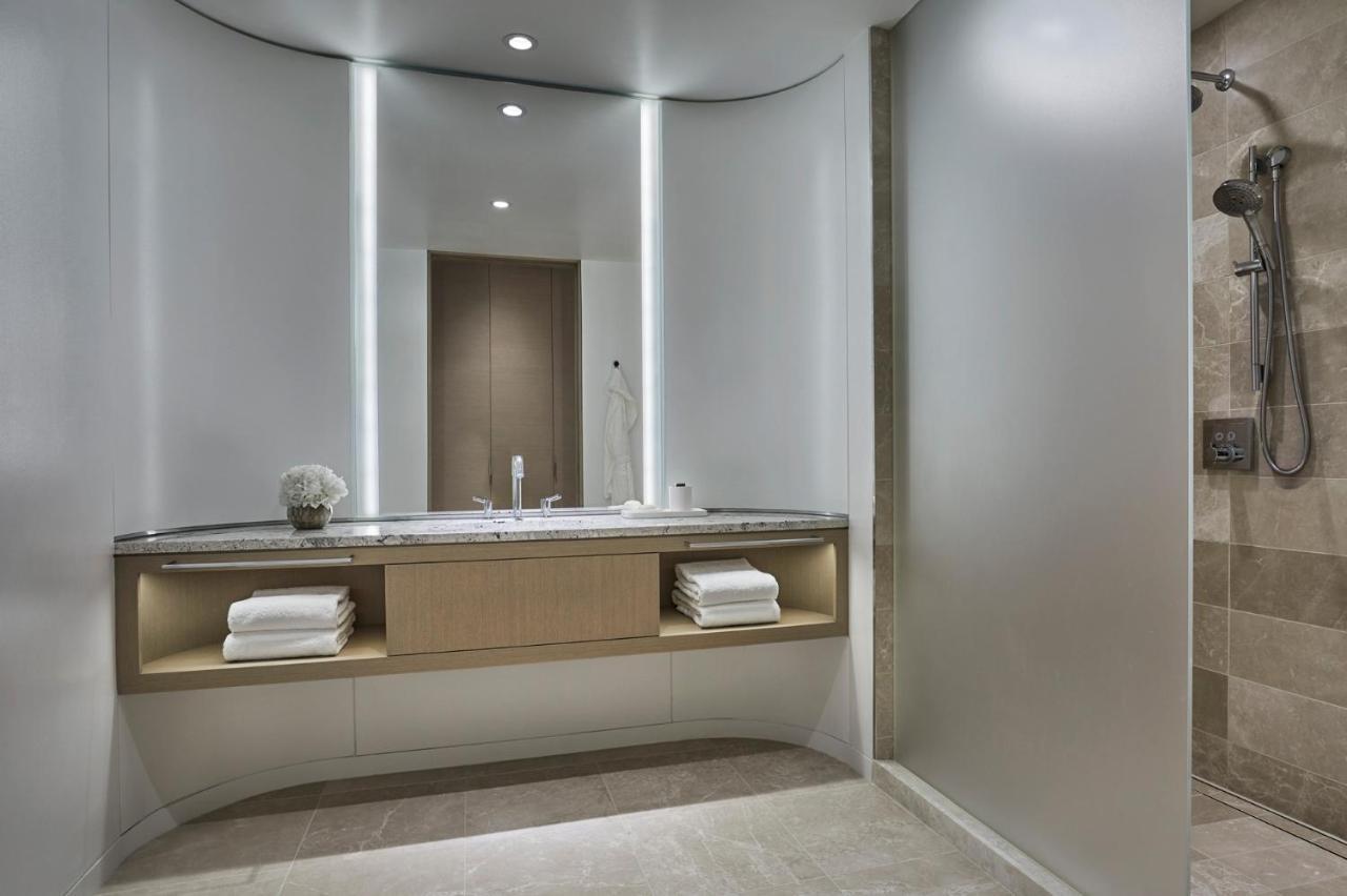 Premier Cityscape King Room