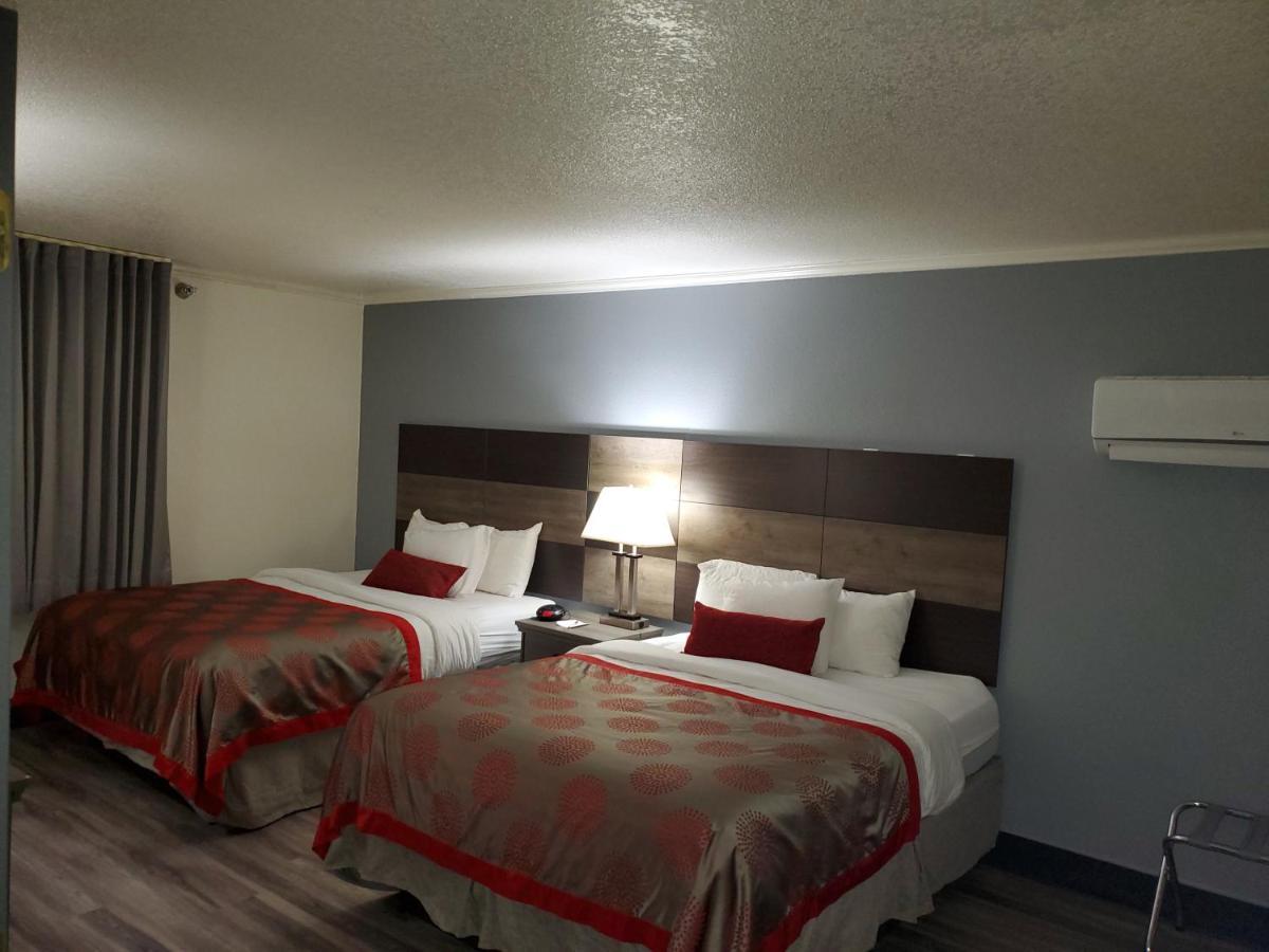 Suite Two Queen Beds Non-Smoking