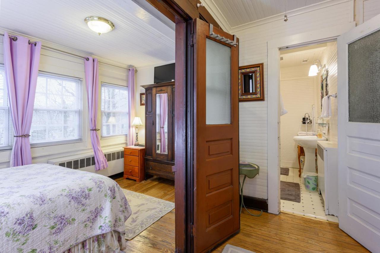 Queen Room # 4
