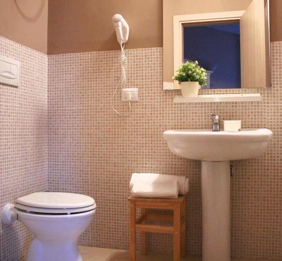 Twin Room Private Bathroom