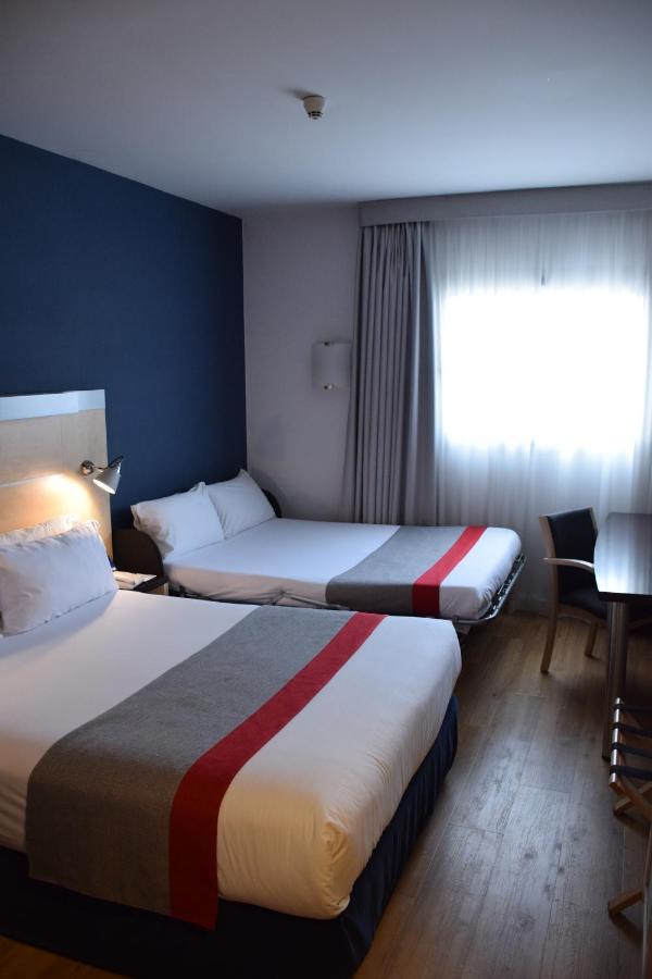Quarto Queen Standard com Sofá-cama