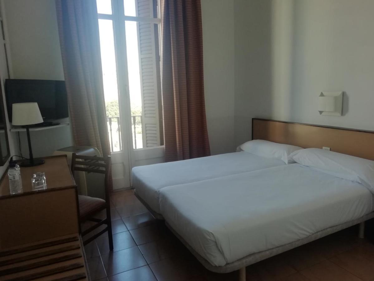 Double Room Balcony views to Catalunya Square