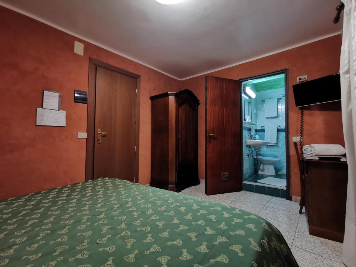 Double or Twin Room Private Bathroom