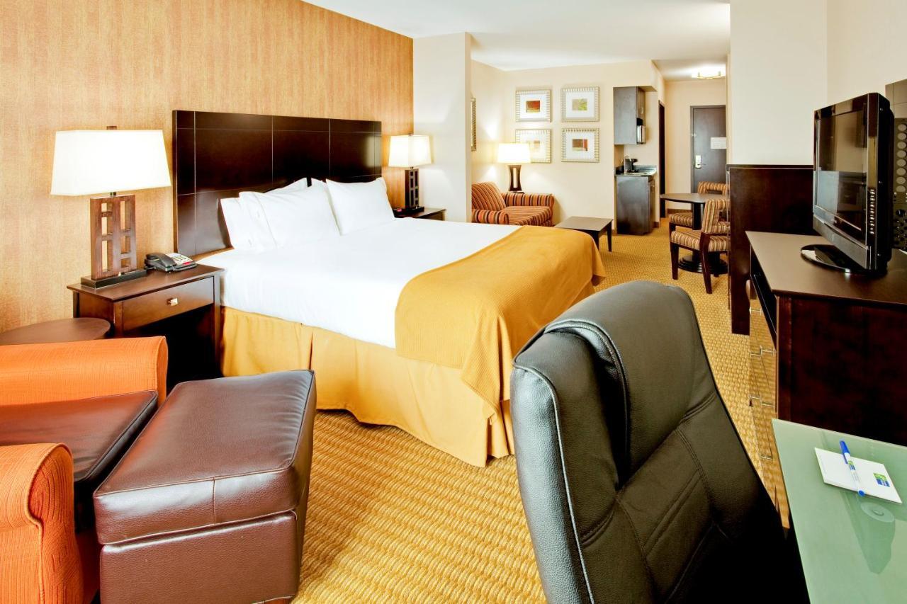 Queen Suite with Two Queen Beds,1434960184:JPEG