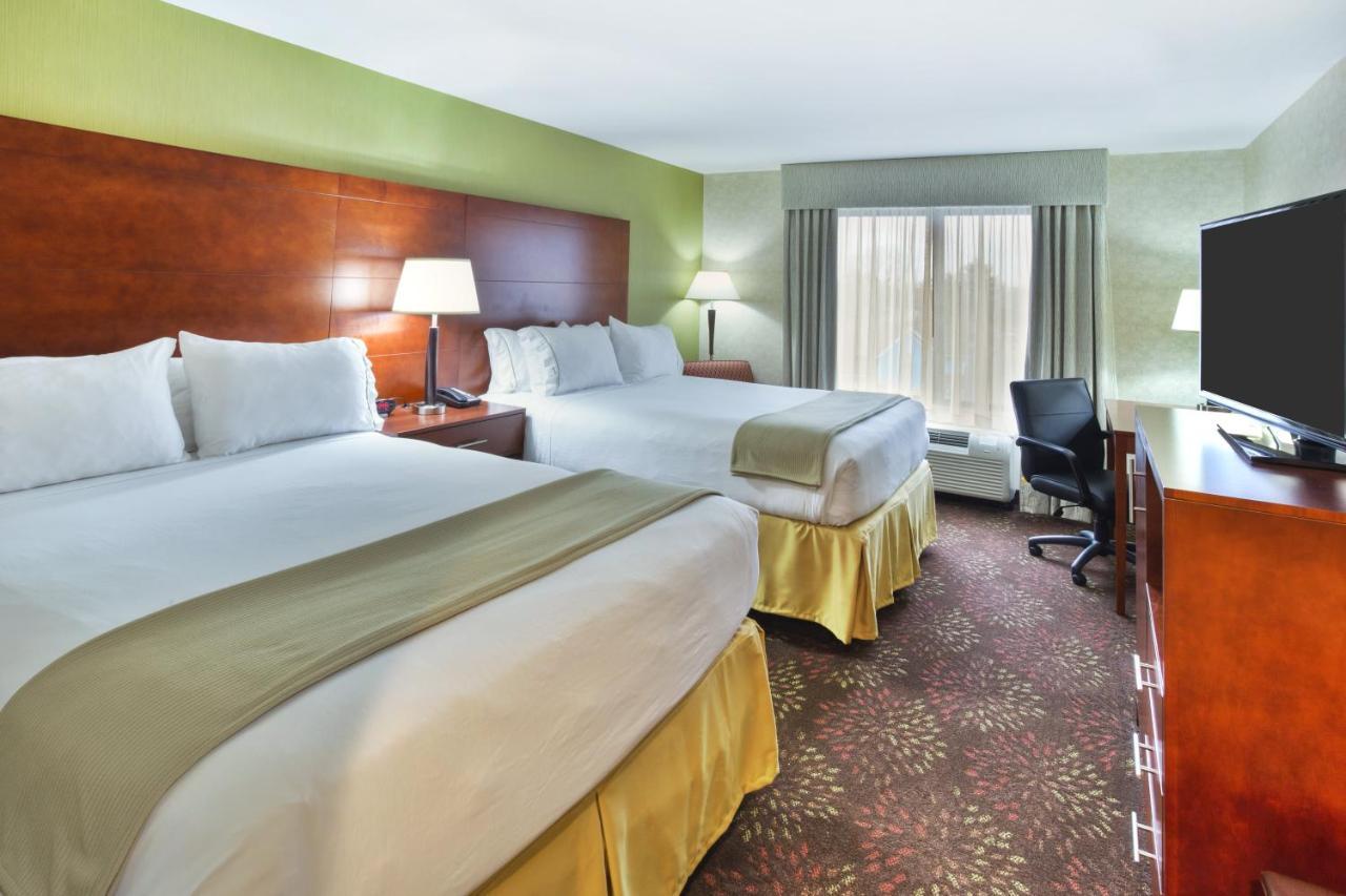 Standard Room with Two Queen Beds