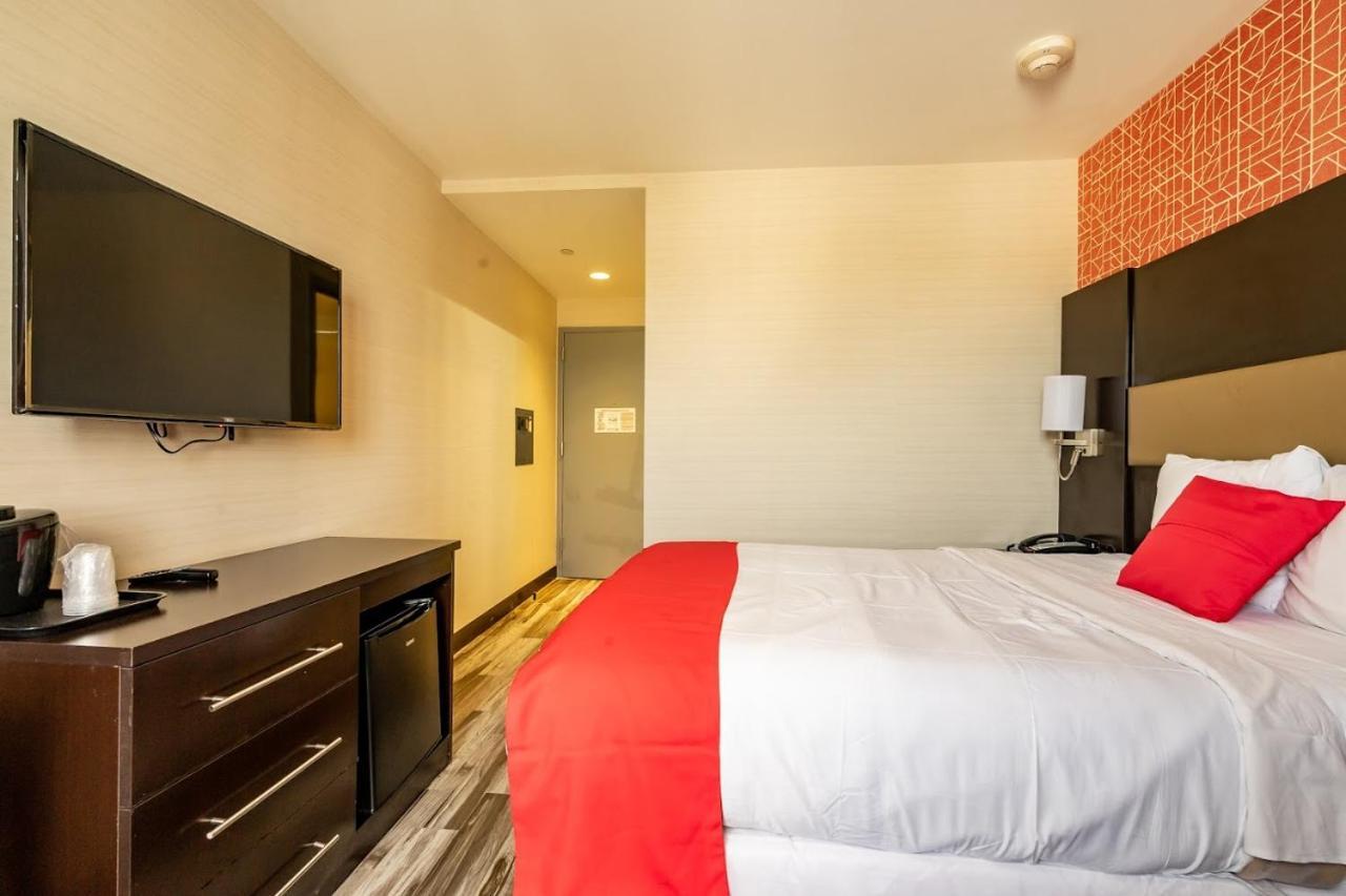 Quarto Duplo Premium com 2 Camas de Casal.