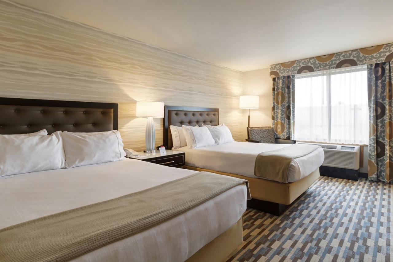 Standard Queen Room with Two Queen Beds