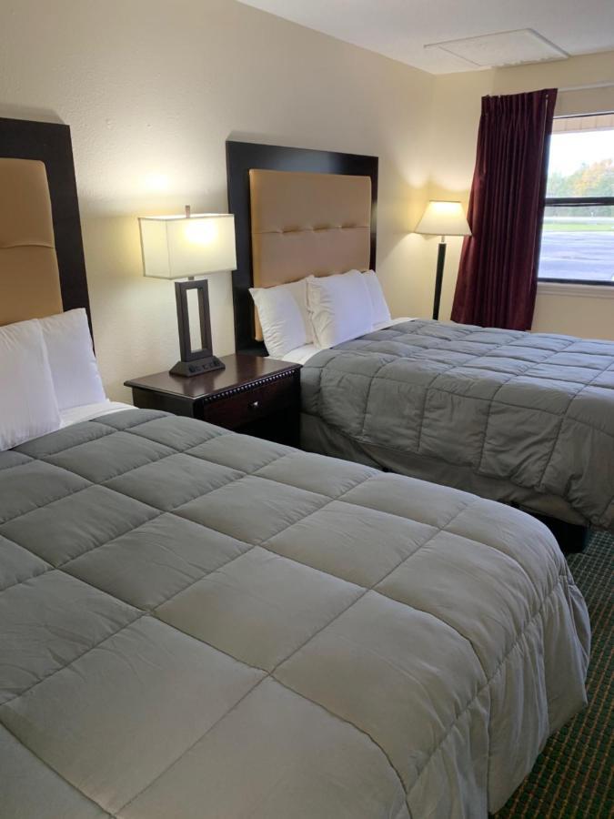 Queen Room Two Queen Beds Smoking