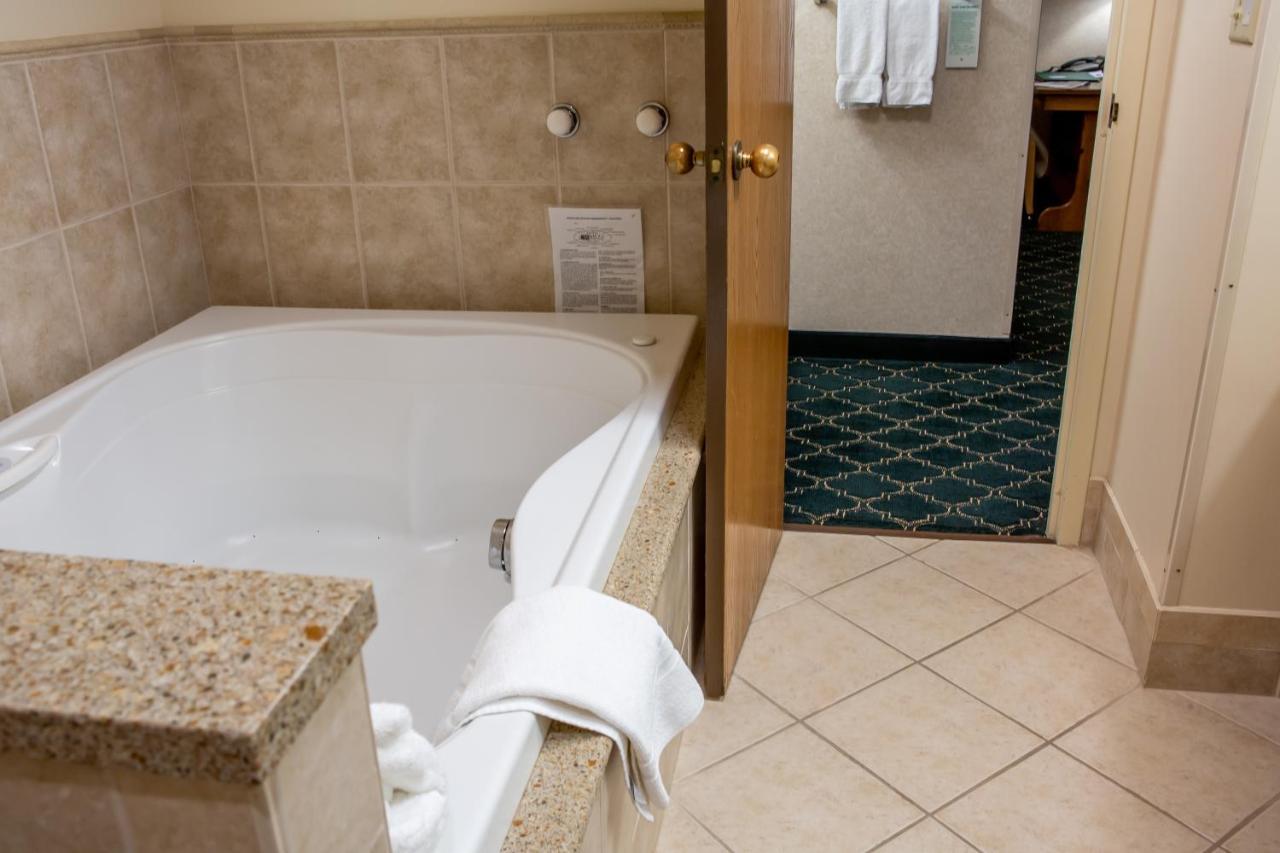 King Suite Spa Bath