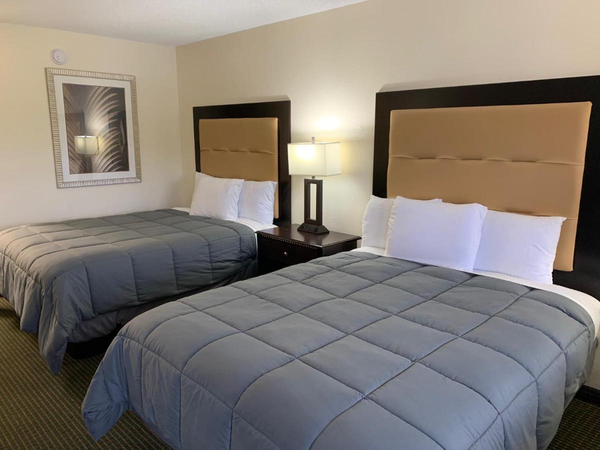 Queen Room Two Queen Beds Smoking