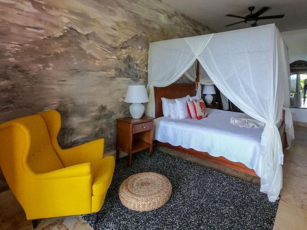 Quarto Duplo com Vista Piscina