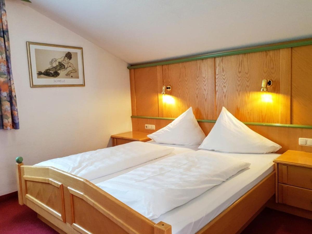 Triple Room with Balcony,977627707:JPEG