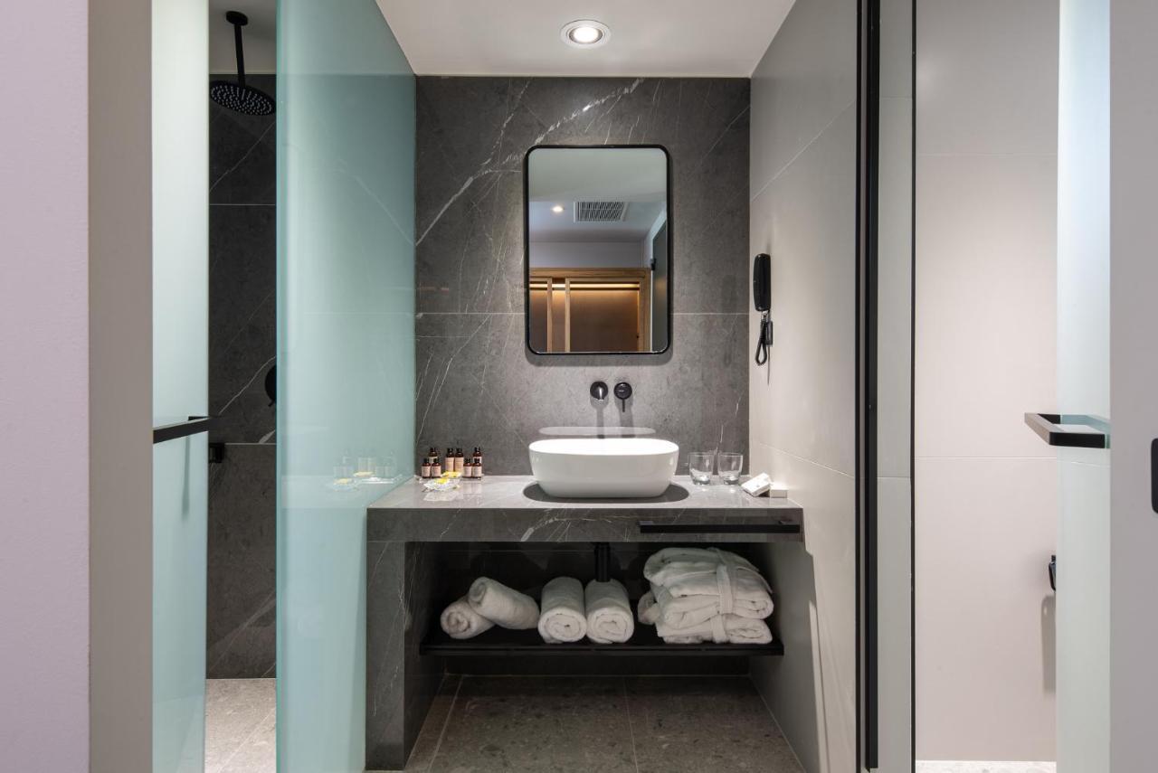 Superior Double Room Shared Pool