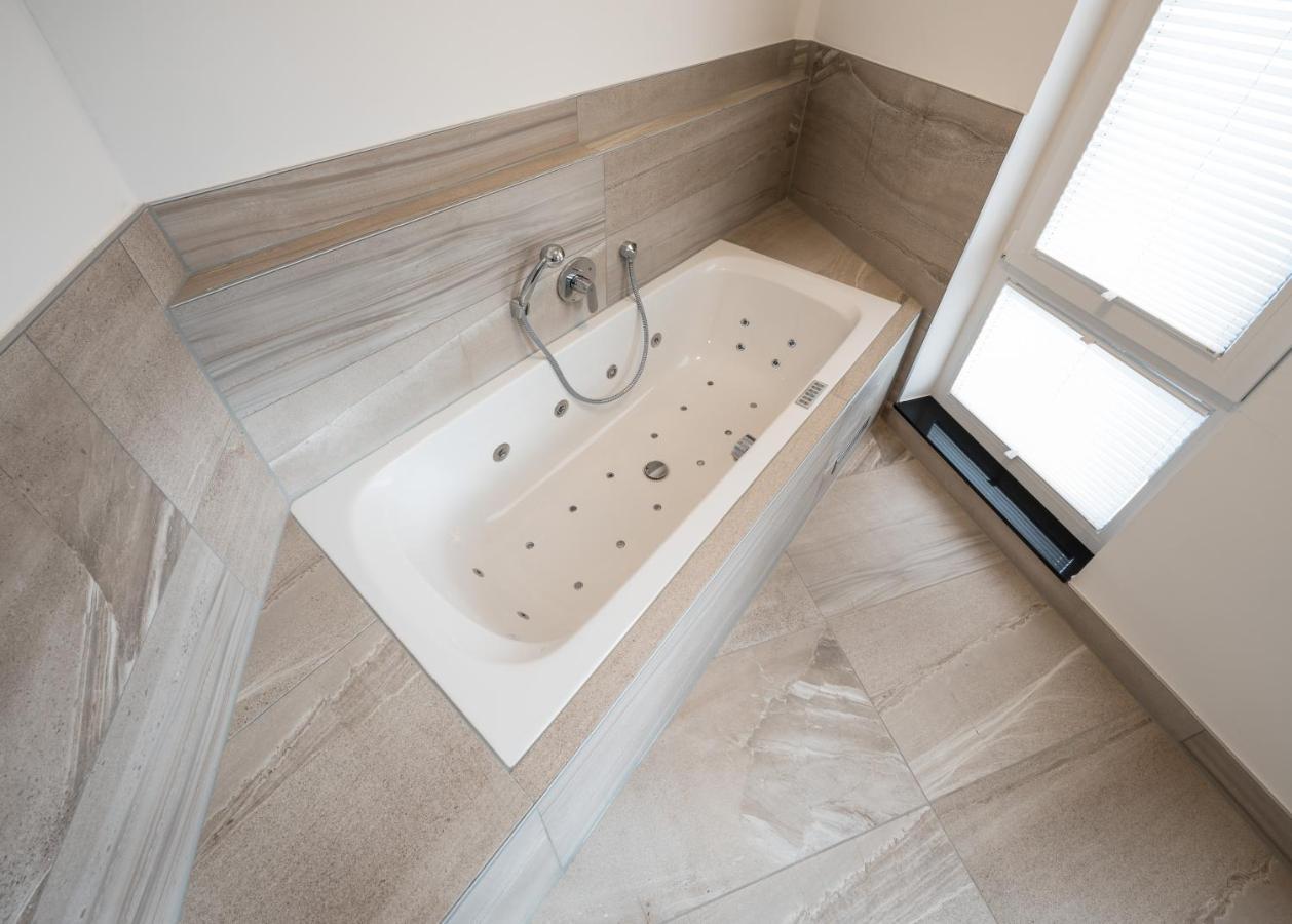 Double Room Spa Bath