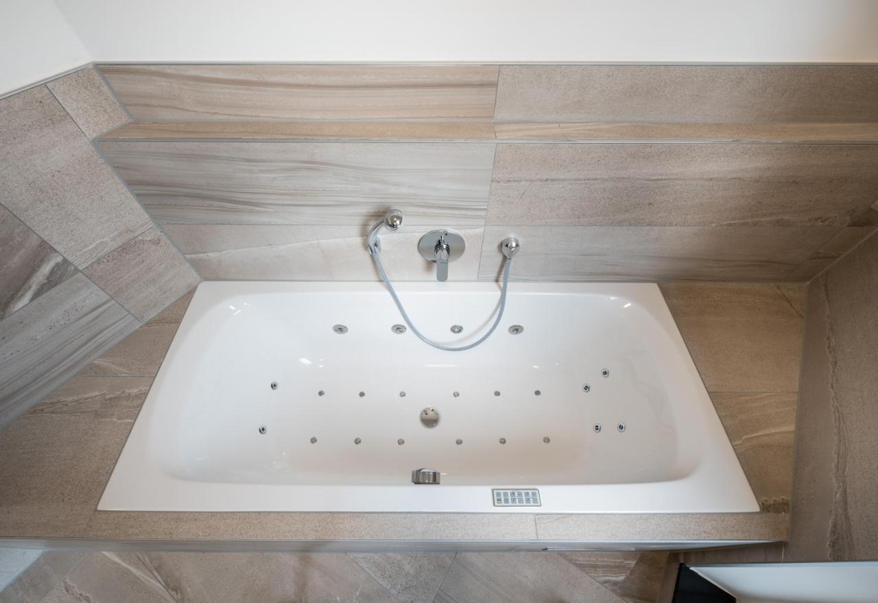 Double Room Spa Bath