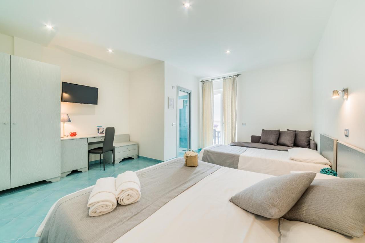 Deluxe Quadruple Room,978683488:JPEG