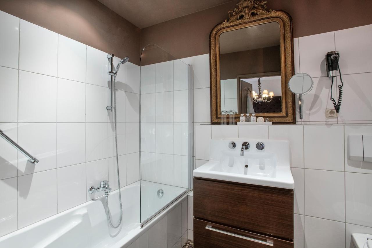 Small Romantic Room