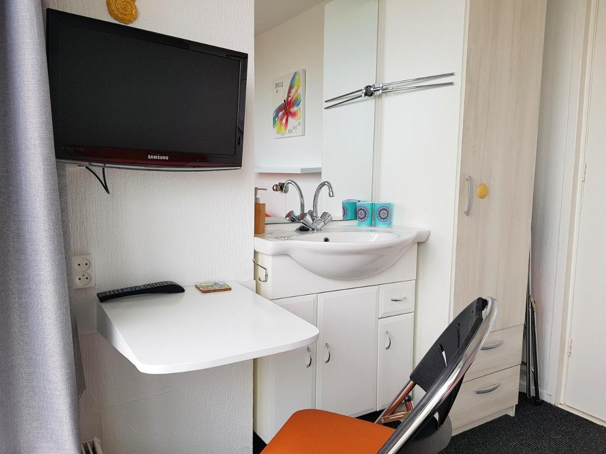 Single Room Shared Shower Toilet