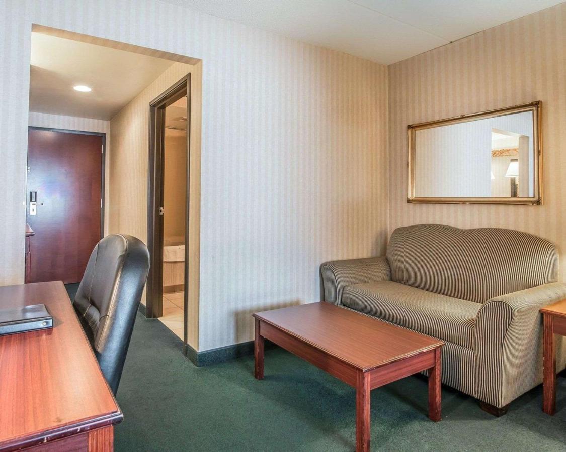 King Suite Non-Smoking