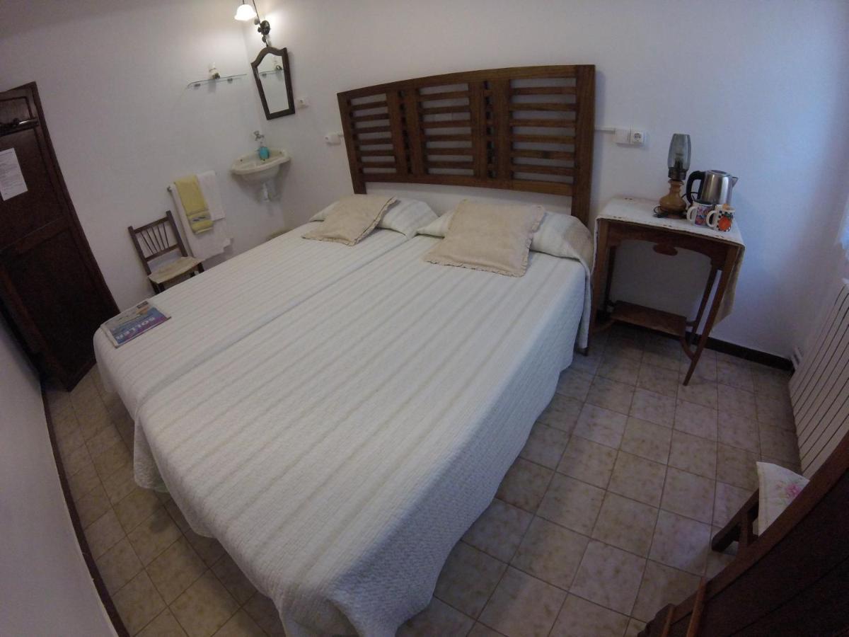 Twin Room with Shared Bathroom,979889974:JPEG
