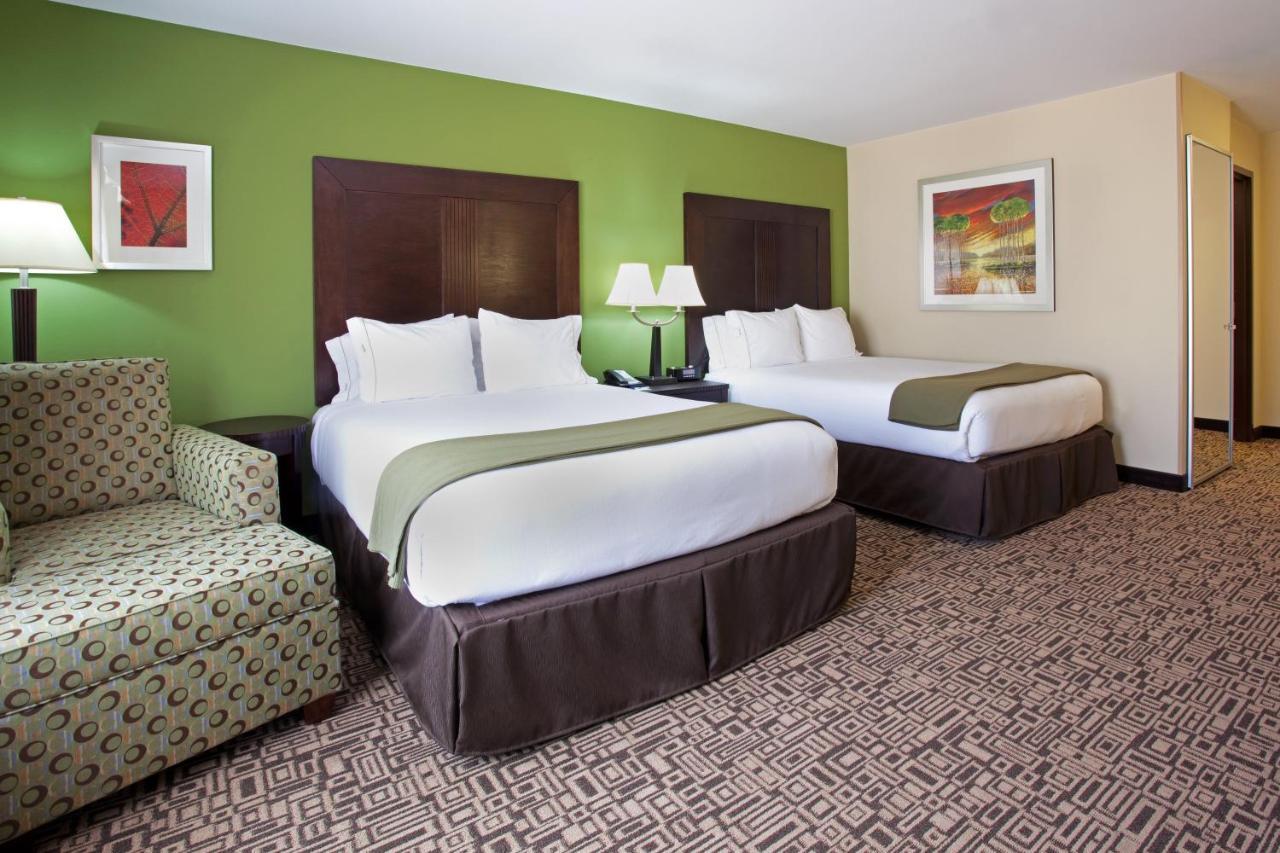 Standard Queen Room with Two Queen Beds
