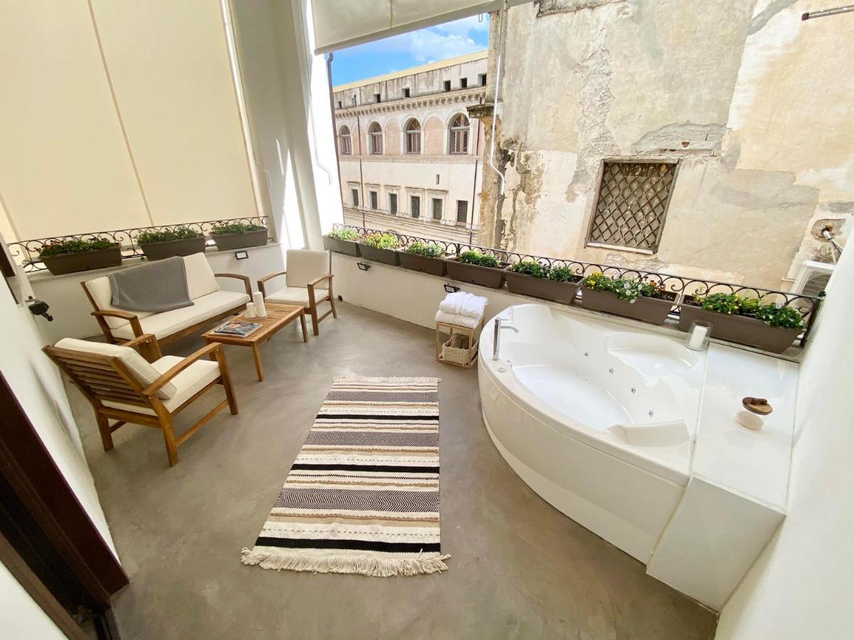 Deluxe Suite Spa Bath