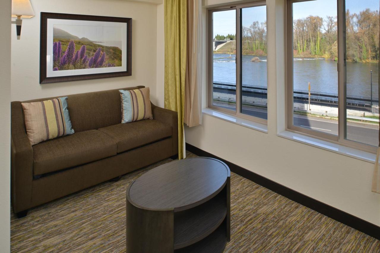Deluxe King Studio Suite River View