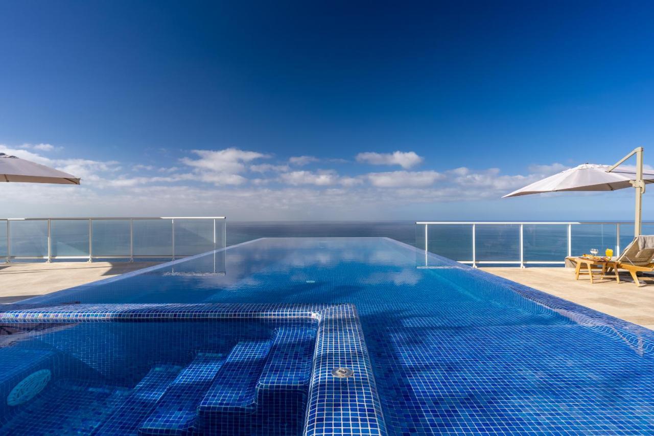 Double or Twin Room Side Sea View