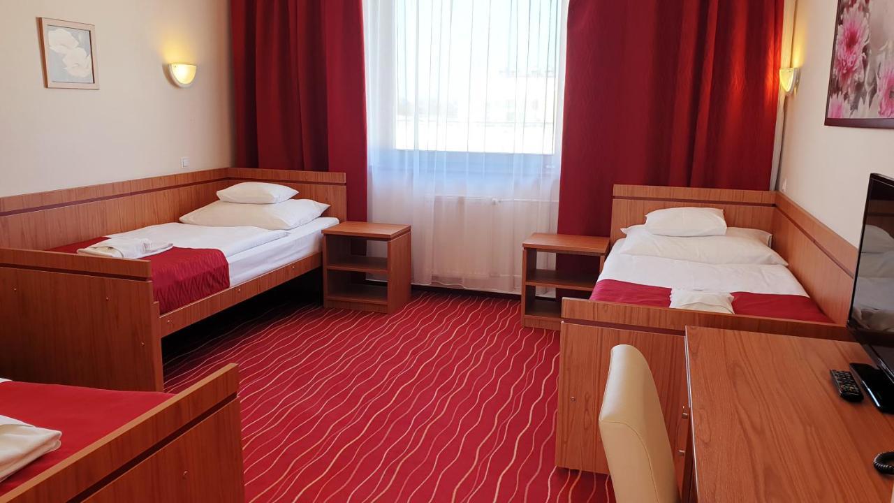 Standard Triple Room 3 Single Beds