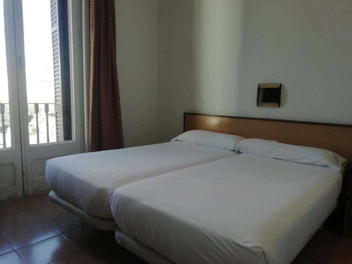 Double Room Balcony views to Catalunya Square